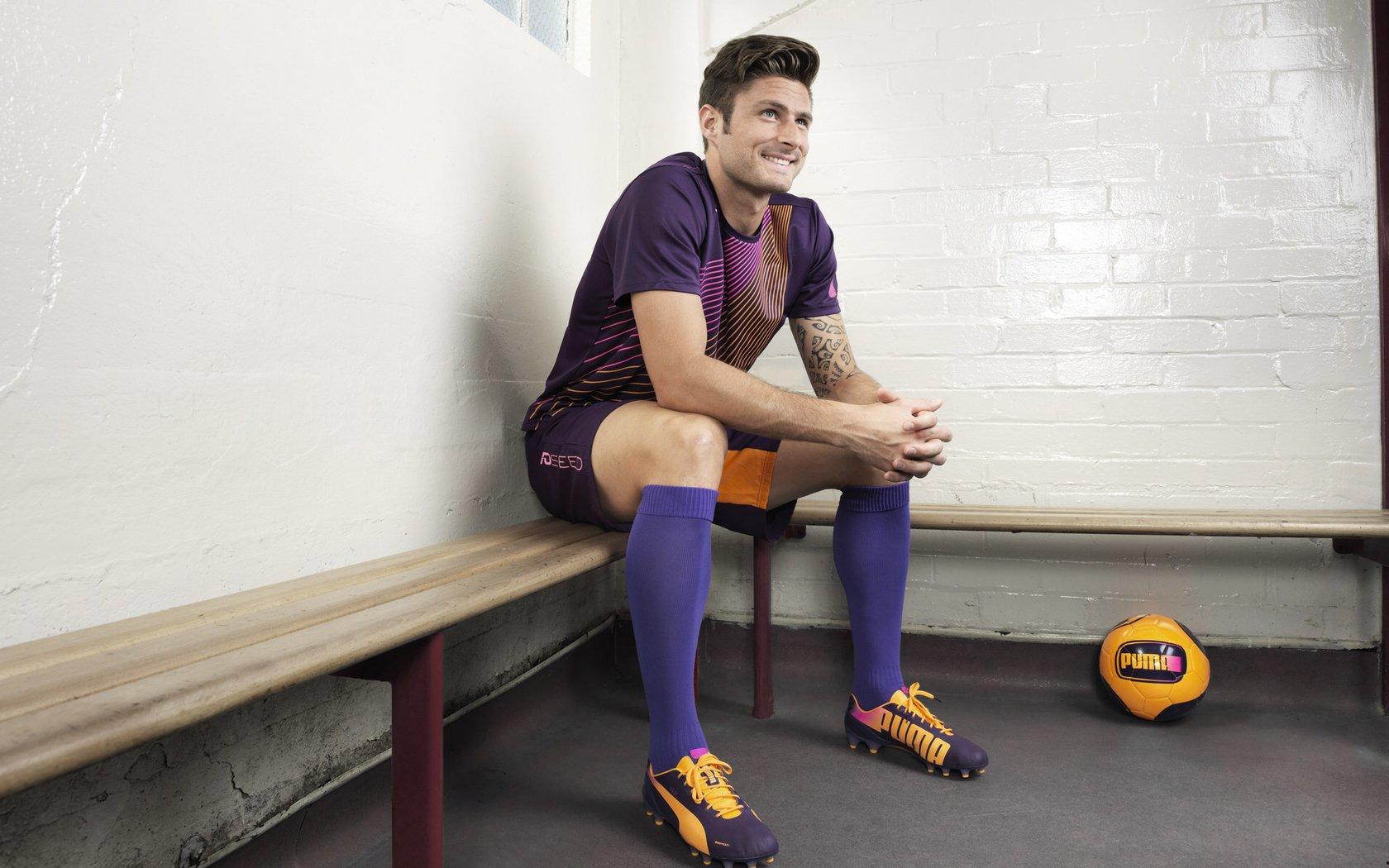 足坛传奇菲戈惊传婚变！与妻子海伦近30年婚姻亮红灯，马卡报披露分居细节